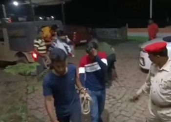 চাপৰত চিনেমাৰ কায়দাৰে ৰাজপথৰ পৰাই অপহৰণ কিশোৰীক, আৰক্ষীৰ তৎপৰতাত ধৰা পৰিল পাঁচ অপহৰণকাৰী