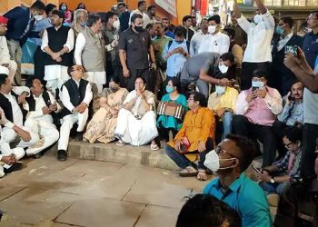 Protest against Mamata Banerjee in Varanasi