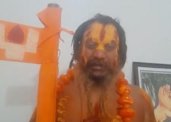 ‘যুদ্ধ বন্ধ কৰা’, ৰাছিয়া-ইউক্ৰেইনৰ ৰাষ্ট্ৰপতিক ‘নিৰ্দেশ’ ভাৰতীয় সাধুৰ, ভাইৰেল ভিডিঅ’ই দিছে বহুতকে আমোদ