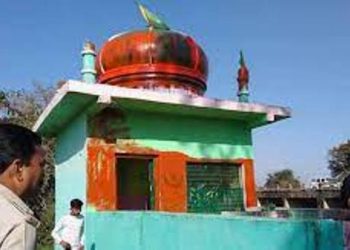 ধৰ্মীয় অসহিষ্ণুতা! মধ্য প্ৰদেশৰ নৰ্মদাপুৰমত মছজিদ লণ্ড-ভণ্ড কৰি গেৰুৱা ৰং সানি দিলে দুৰ্বৃত্তই