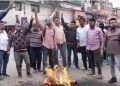 অখিল গগৈৰ বিৰুদ্ধে ধন লোৱাৰ অভিযোগ: জ্বলিল এআইইউডিএফৰ বিধায়কৰ প্ৰতিমূৰ্তি