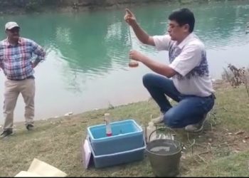 দিখৌ নদীৰ বৰণ সলোৱা পানীৰ ৰহস্য উদ্ঘাটনত নামিল প্ৰদূষণ নিয়ন্ত্ৰণ বোৰ্ড