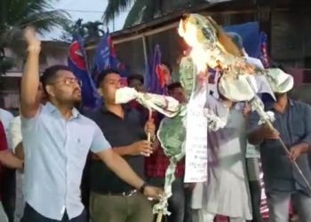 ছিৰাজুদ্দিন-বদৰুদ্দিনৰ প্ৰতিকৃতি দাহ, ক্ষমা খোজাৰ দাবী অসম জাতীয় পৰিষদৰ