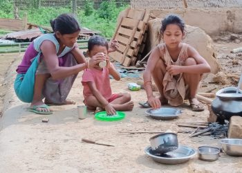 দুধনৈত বৰদৈচিলাৰ তাণ্ডৱ:মুকলি আকাশৰ তলতে সময় অতিবাহিত কৰিছে ৫০ টা গৃহহাৰা পৰিয়ালে
