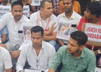গুজৰাটৰ বিধায়ক জিগনেশ মেৱানীৰ মুক্তিৰ দাবীত কোকৰাঝাৰৰ সদৰ থানাৰ সন্মুখত প্ৰতিবাদ অব্যাহত