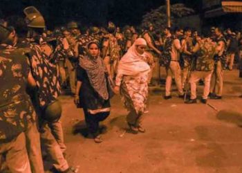 হনুমান জয়ন্তীৰ হিংসা: এইবাৰ তদন্তকাৰী আৰক্ষীৰ দলক আক্ৰমণ অভিযুক্তৰ পৰিয়ালৰ