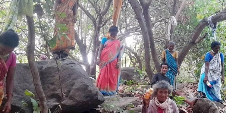 Andhra Women Protest With Noose Around Neck