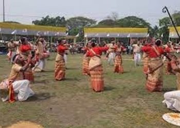 জজ খেলপথাৰত সদৌ গুৱাহাটী ছাত্ৰ সন্থাৰ মুকলি বিহু; ১৪ গৰাকী বিশিষ্ট ব্যক্তিক আছুৰ সম্বৰ্ধনা