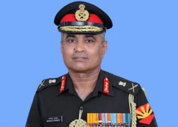 চলিত মাহতেই অৱসৰ ল’ব নাৰাৱনে; দেশৰ নতুন সেনা প্ৰধান লেফটেনেন্ট জেনেৰেল মনোজ পাণ্ডে