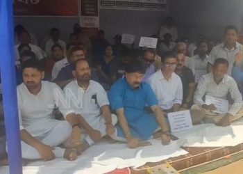 মূল্যবৃদ্ধি হ্ৰাসৰ দাবীত উত্তাল গুৱাহাটীৰ দীঘলীপুখুৰীৰ পাৰ