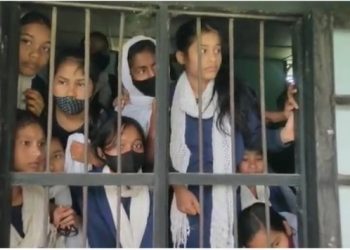 শিৱসাগৰৰ নামতিৰ এখন বিদ্যালয়ৰ শ্ৰেণীকোঠাত জুই লগাই দিলে ছাত্ৰীয়ে, কিয়?