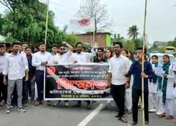 ‘বজাৰত লাগিছে জুই-চৰকাৰ আছে শুই’: কলিয়াবৰ, তামুলপুৰত মূল্যবৃদ্ধিৰ বিৰুদ্ধে প্ৰতিবাদ