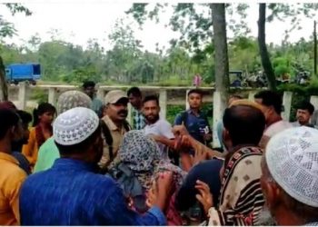 দহ হাজাৰ টকা ,হাঁহ নিদিয়াৰ বাবেই আৰক্ষীয়ে যুৱকক হত্যাৰ অভিযোগ! বটদ্ৰৱা থানা জ্বলালে ক্ষুদ্ধ জনতাই