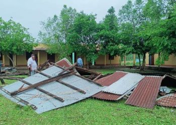 কৃষ্ণাইৰ জিৰা খাৰদাং অঞ্চলত ধুমুহাৰ তাণ্ডৱ,উৰুৱাই নিলে বহু ঘৰৰ চাল