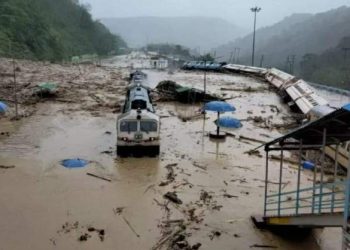 ৰাজ্যৰ ৫০ৰো অধিক স্থানত ভূমিস্খলন:বৰাক উপত্যকাকে ধৰি ত্ৰিপুৰা, মিজোৰামত তীব্ৰ খাদ্য সংকটৰ আশংকা