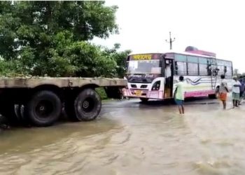 বানে খহাই নিলে মঙলদৈ ভুটিয়াচাং পথৰ এটা অংশ, যাতায়াত বিঘ্নিত হৈ পৰাৰ আশংকা