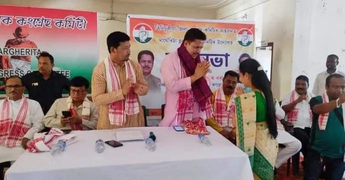 জুইয়ে পোৰা সোণ বিচাৰি প্ৰদেশ কংগ্ৰেছৰ সভাপতি ভূপেন বৰা, জ্যেষ্ঠ নেতা দেবব্রত শইকীয়া