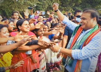 বৰ্ষপূৰ্তিৰ চিন্তা! মাইক্ৰ’ফাইনেন্সৰ ঋণ ৰেহাইৰে চৰকাৰে ৰাজ্যৰ উন্নয়নত দৰাচলতে আঘাতহে হানিছে!