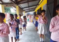 School with a difference: ব্যক্তিগত বিদ্যালয়ৰ লগত সমানে ফেৰ মাৰি জিলিকি উঠিছে টীয়কৰ চমুৱা গছপুৰীয়া প্ৰাথমিক বিদ্যালয়