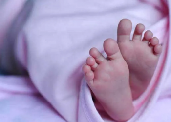 Woman allegedly kills 5-year-old daughter