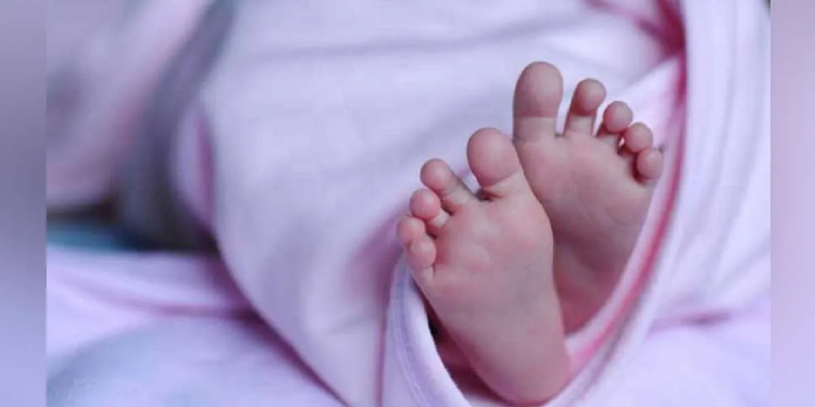 Woman allegedly kills 5-year-old daughter