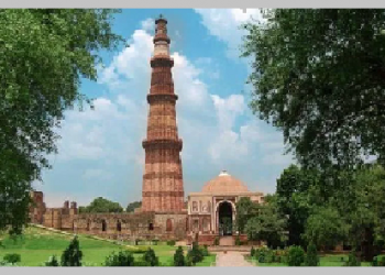 Qutub Minar row