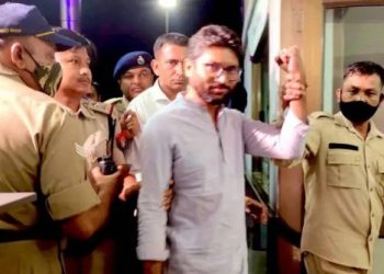 লগ এৰা নাই বিপদে! জিগনেশ মেৱানীক তিনি মাহৰ কাৰাদণ্ড