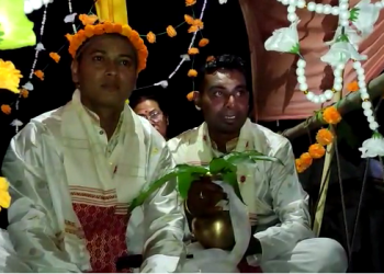 পেট্ৰ’ল-ডিজেলৰ দাম চৰা, সেয়ে বিয়া কৰাবলৈ ম’হৰ গাড়ীতে উঠি আহিল দৰা!