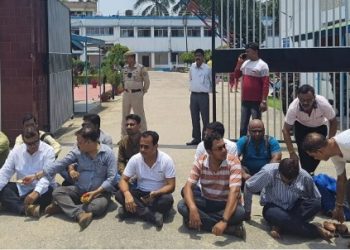আৰক্ষীৰে কথা কটা-কটি: সাংবাদিকক গ্ৰেপ্তাৰ, আৰক্ষী বিষয়াৰ নিলম্বনৰ দাবীত সৰৱ সাংবাদিক সংগঠন