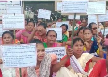 বিটিআৰত বাস কৰা অবড়ো লোকক মাটিৰ পট্টা প্ৰদানৰ দাবীত অৱস্থান ধৰ্মঘট