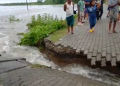 বানত বিধ্বস্ত তামুলপুৰ জিলা; বাল্টি নৈৰ বাঢ়নি পানীয়ে ছিঙি পেলালে লাউপাৰা-বাৰিমাখা পথ