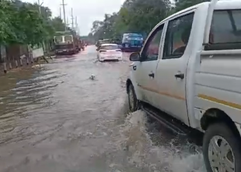 নিশা অহা এজাক মুষলধাৰ বৰষুণতে বুৰ গ’ল ঐতিহ্যমণ্ডিত শিৱসাগৰ চহৰ
