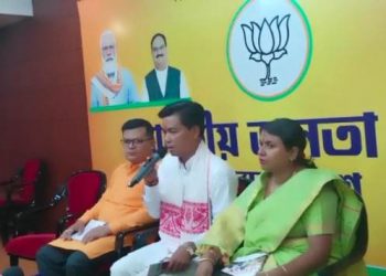 পদপথৰ দোকানৰ বিৰুদ্ধে গুৱাহাটী পৌৰ নিগমে পুনৰ চলাব উচ্ছেদ অভিযান;মৃগেন শৰণীয়াৰ হুংকাৰ
