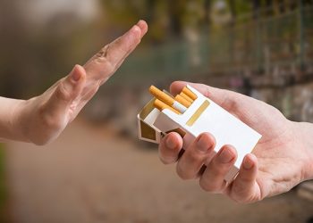 Quitting smoking: ধূমপান ত্যাগ কৰিব বিচাৰে নেকি? ধূমপান এৰাত  আপোনাক সহায় কৰিব পৰা ৫ টা উপায় চাওক