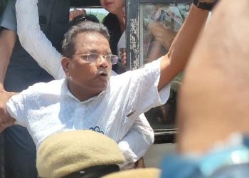 TMC protest মহাৰাষ্ট্ৰৰ বিধায়কক ৰাজ আতিথ্য কিয়? ৰেডিশ্যন ব্লুৰ সন্মুখত অসম তৃণমূল কংগ্ৰেছৰ প্ৰতিবাদ