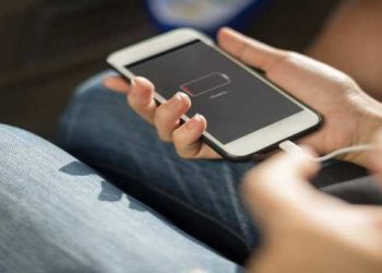 Tips for charging smartphones: কেনেদৰে আপোনাৰ স্মাৰ্টফোনটো দ্ৰুততাৰে চাৰ্জ কৰিব? জানি লওক এইকেইটা উপায়