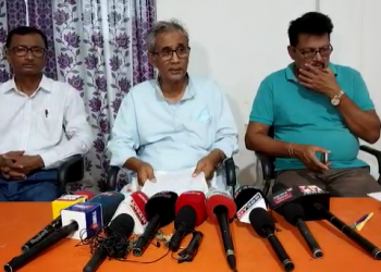 ক্ৰটিপূৰ্ণ ৰাষ্ট্ৰীয় ঘাইপথ নিৰ্মাণৰ প্ৰতিবাদত ঘাইপথ উন্নয়ন সমিতিৰ সংবাদমেল