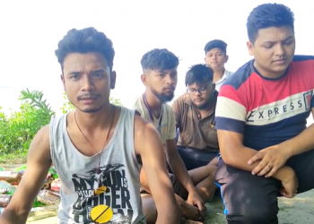 নিমাতী ঘাটত দম দম দেশীয় সুৰাৰ লগতে প্লাষ্টিকৰ খালী পানী বটল: “মন যায়”গ্ৰুপৰ চাফাই অভিযান