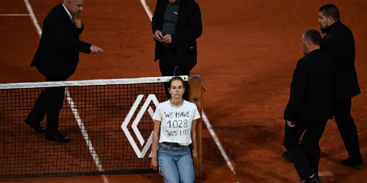 Girl protest in French Open