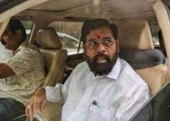 মুম্বাইলৈ উভতিল সিন্দে, বিধানসভাৰ উপাধ্যক্ষক লগ কৰাৰ সম্ভাৱনা