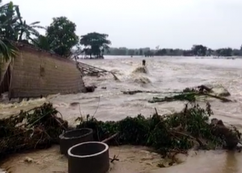 Flood in Assam: বৰলীয়া নৈৰ সংহাৰী ৰূপ; শতাধিক গাঁও পানীৰ তলত