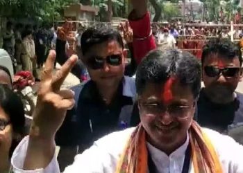 উপ-নিৰ্বাচনৰ বহুকেইখন আসনত বিজেপিৰ জয়লাভ, উত্তৰ প্ৰদেশত অখিলেশৰ দুৰ্গত আঘাত গেৰুৱা বাহিনীৰ