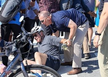 Joe Biden falls off bike: চাইকেল চলাই ৰাস্তাতে পৰিল চিত ভোলঙা খাই; আমেৰিকাৰ ৰাষ্ট্ৰপতি জো বিডেনৰ হ’ল এই অৱস্থা