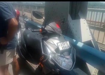 পুনৰ শৰাইঘাটৰ পুৰণি দলঙৰ পৰা জঁপিয়ালে এজন লোকে