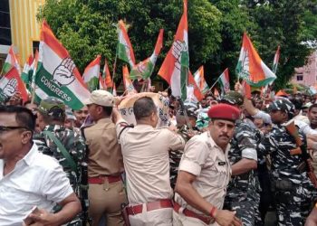 বঙাইগাঁৱত কংগ্ৰেছৰ প্ৰতিবাদী কাৰ্যসূচী ,দুই কংগ্ৰেছী বিধায়ককে ধৰি প্ৰতিবাদকাৰীক আটক