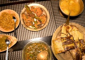 Traditional foods benefits দোকানৰ ফাষ্টফুড কিমান খাব? ঘৰতে বনোৱা ঔষধি গুণাগুণ থকা খাদ্য খাওঁ আহক