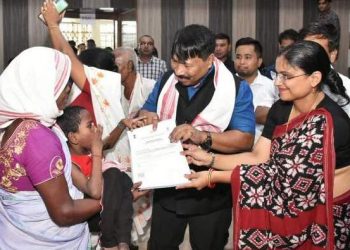 বোকাখাতত বিশেষভাৱে সক্ষম ২৫২ গৰাকী লোকৰ মাজত দিব্যাংগ পৰিচয় পত্ৰ  বিতৰণ