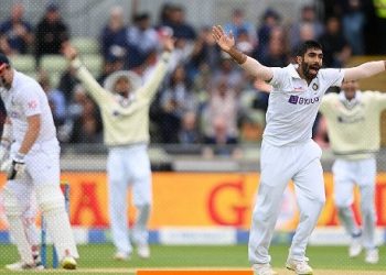Bumrah’s all-round show: দুৰ্দান্ত বেটিঙৰ পিছত বলিঙেৰেও চমক অধিনায়ক বুমৰাহৰ; এজবাষ্টনত চালকৰ আসনত ভাৰত