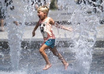 Heatwave: তীব্ৰ গ্ৰীষ্মদাহ! ব্ৰিটেইনত ৰাষ্ট্ৰীয় জৰুৰীকালীন অৱস্থা ঘোষণা চৰকাৰৰ