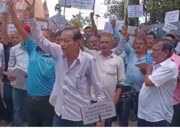 ১০ বছৰে অনাদায় বকেয়া ধন; শিৱসাগৰত সুলভ মূল্য ব্যৱসায়ী সন্থাৰ প্ৰতিবাদ